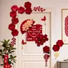 Decoraciones de personaje "Doble Felicidad" aterciopeladas para dormitorios, marcos de puerta de habitación de bodas y puertas de armarios, con arreglos florales de boda y flores artificiales