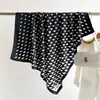 Bufanda Estilo Coreano Nueva Moda de Alta Calidad Estampada 90cm Bufanda Twill Letra Bufanda Cuadrada Grande Chal Protector Solar Pañuelo para la Cabeza Mujer