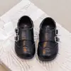 Novos Sapatos de Couro Estilo Primavera 2026 para Meninas, Mocassins de Couro Estilo Britânico com Solado Macio para Meninos, Sapatos Individuais Birkenstock