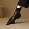 Botas Delgadas de Moda con Sentido del Diseño, Zapatos de Salón de Nicho con Tacones Gruesos, Botines Versátiles para Otoño e Invierno, Nuevo Estilo Francés 2025