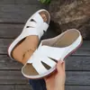 Pantuflas de Talla Grande para Mujer 2025 Verano Nuevo Estilo Una Tira Huecas Punta Redonda Tacón de Cuña Sandalias Casuales para Exteriores para Mujer