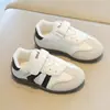 Zapatillas de entrenamiento alemanas para niños, nuevo lanzamiento de otoño 2026, ligeras, versátiles, casuales para niños, con rayas, suela blanda, zapatillas Forrest Gump para niñas
