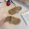 Meias-pantufas femininas estilo Birkenstock para primavera e verão de 2026, novo modelo para uso externo, chinelos de bico semiaberto, chinelos para clima fresco de outono, sapatos Birkenstock de sola grossa estilo francês