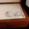 Brincos de Pérola Envolvidos em Metal Fashion Estilosos com Agulha Anti-Prata 925 para Mulheres Brincos de Design Simples Elegante Nicho para Mulheres