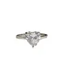 Anillo de boda para mujer Versa alto con diamantes de imitación, corazón de niña, corazón con garra chapada en oro, incrustado, moda, fuerte retención de color, anillo diario