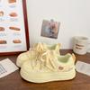 Sapatos Brancos Pequenos de Solado Grosso Versáteis Femininos Tênis de Plataforma Explosivos 2025 Super Quentes Novos Primavera e Outono Estudantes Coreanos Tênis Casual