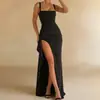 Roupas femininas transfronteiriças 2026, novidades de verão europeias e americanas: vestido sem mangas elegante, sexy e que realça a silhueta, com fenda e cor sólida