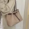 Bolsa tote casual fashion de grande capacidade 2026 nova tendência para o trabalho de ombro design de nicho bolsa de ombro