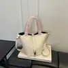 Nuevo bolso tipo cubo de moda elegante para mujer, otoño de 2026, elegante bolso de hombro de color liso de alto valor de nicho, bolsos de mujer al por mayor