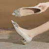 Jin Gang CH3020-3 Zapatos de Tacón Grueso Puntiagudos de Charol de una Sola Capa para Mujer 2024 Nuevos de Primavera y Otoño Tacón Bajo Sexy de Combinación Versátil Boca Baja para Mujer