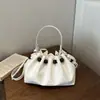 2026 Verano Nuevo Bolso de Hombro Plisado de Moda Versión Coreana Estilo Perezoso Ligero Bolso Cubo para Debajo del Brazo Bolso Cruzado de Gran Capacidad