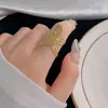 Anillo Ajustable de Apertura de Oro Arena Fina Esmerilado para Mujer Moda Dulce Lujo Ligero Nicho Exquisito Diseño Antiguo