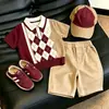 Traje Estilo Británico para Niños 26 Estilo Verano Retro Color Contrastante Acolchado Cuello Polo de Punto Manga Corta Pantalones Cortos para Niños Conjunto de Dos Piezas