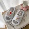 Novas Pantufas de Casa da Moda Estilo Coreano Desenho Animado Fofo para Meninas, Silenciosas e Quentes - Outono/Inverno 2026
