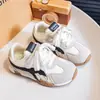 Tênis respiráveis versáteis, sapatos casuais leves para meninos e meninas, sapatos infantis Forrest Gump, sapatos de sola macia para primavera e outono para crianças mais velhas