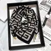 Bufanda para Mujer Invierno 2025 Nueva Hebilla Magnética Cuadrada de Seda y Algodón Bufanda Triangular de Cuello para Primavera y Otoño de Gama Alta