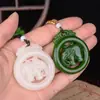 Venta al por mayor de fábrica imitación jade Hetian pequeño colgante de elefante material de Mongolia Exterior verde espinaca elefante de la suerte colgante collar de elefante hueco