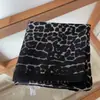 ¡Mantente Caliente con un Toque de Sofisticación! Bufanda Suave de Cuadros Retro Melard para Mujer, Bufanda Triangular de Alto Gama para Otoño e Invierno, Accesorio Decorativo