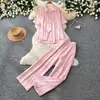 Conjunto de dos piezas para mujer de estilo casual, camisa rosa holgada de manga corta y pantalones de pierna ancha, atuendo de verano ligero, transpirable y moderno con ajuste a la cintura