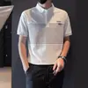 Camisa Polo Masculina de Manga Curta Moda Marca Nova Chegada de Verão Patchwork Listrado Gola Camiseta Bonita Versátil Vestido de Verão de Meia-manga