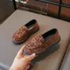 Zapatos de Cuero Pequeños Estilo Británico Otoño Nuevo Estilo Infantil Mocasines Slip-on para Niñas Zapatos con Costuras Retro Escarchados para Niños Modernos