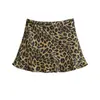 Venta al por mayor de ropa para mujer transfronteriza: Elegante falda corta de línea A con estampado de leopardo en relieve dorado para mujer, falda corta ondulada de cintura alta para verano anti-exposición