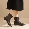 Coleção Outono/Inverno 2026 Tendência Estilo Coreano: botas de tornozelo simples e elegantes com zíper traseiro, modernas, confortáveis e que afinam