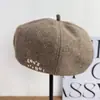 Nuevo Boina Bordada con Letras Estilo Coreano para Mujer Otoño Moda Retro Sombrero Calabaza Versátil Adelgazante Sombrero de Pintor