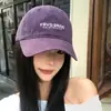 Boné de Baseball Vintage Bordado com Letras para Mulheres com Aba Larga, Top Macio, Sensação de Alto Padrão, Chapéu Roxo, Novo Modelo 2026 Boné Bico de Pato