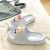 Lindas pantuflas de verano con diseño de dibujos animados para vacaciones en la playa, antideslizantes, resistentes al olor, de suela suave EVA para mujer, adecuadas para dormitorio y uso en casa