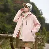 Chaqueta Tres en Uno Personalizada con Logo para Hombres y Mujeres, Cálida para Otoño e Invierno, Cortavientos e Impermeable, Chaqueta para Senderismo y Montañismo