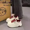 Zapatos Deportivos Casuales de Suela Gruesa para Mujer, Primavera y Otoño 2025 Nuevos Populares Versátiles Zapatillas Blancas de Suela Blanda, Zapatos de Plataforma que Aumentan la Altura