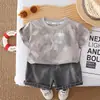 Conjunto de Verano para Niños Niños 2026 Nuevo Estilo Tie-Dye Estampado de Letras Manga Corta Moda Niño Ropa de Oxígeno Conjunto de Dos Piezas