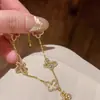 Pulsera de Mariposa Exquisita Dorada Hueca con Hielo Triturado Estilo Francés Moda Lujo Ligero Temperamento Joyería de Mano Al por Mayor