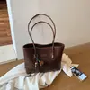 Colección de otoño 2026 transfronteriza: bolsa de mano grande, moderna, para mujer, adecuada para ir al trabajo, bolso versátil y bolso de hombro