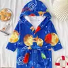 Roupão infantil com tema espacial para outono e inverno, roupão de flanela coral com capuz e amarração para meninos, roupão caseiro espesso para bebês