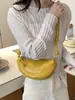 Bolso de mano tipo dumpling de diseño único, bolso cruzado para mujer estilo ins personalizado, nueva versión coreana primavera-verano 2026, bolso de hombro texturizado de moda
