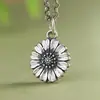 Collar Colgante de Plata Tailandesa para Mujer Ciervo Dorado Pie de Rey Plata 990 Vintage Antiguo Moda para el Cuello Girasol Artístico Elegante