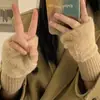 Guantes cálidos resistentes al frío para otoño e invierno para mujer, de imitación de pelo de visón, de felpa que combina con todo, elegantes y bonitos, de oficina, de medio dedo para estudiantes.