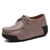 Suministro transfronterizo para Amazon: Zapatos de mujer de cuero genuino, suela blanda, con cordones, suela gruesa, diseñados para mujeres de mediana edad y mayores, venta al por mayor y exportación para comercio internacional