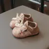 Zapatos dulces para niñas pequeñas de 1 a 3 años, nuevo modelo primavera/otoño, con detalles de lazo y flor, suela suave, versátiles zapatos de princesa