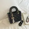 Bolsa de Mão Acolchoada Elegante para Mulheres 2026 Nova Tendência Moda Versátil para o Dia a Dia Bolsa de Ombro Luxo Leve Bolsa Estilosa