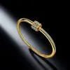 Pulseira Banada em Aço Titânio, Moderna e Popular para Mulheres, Não Desbota, Pulseira Atacado, Estilo Europeu e Americano, Aço Inoxidável Personalizado, Ouro Rosa Estilo Coreano