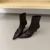 Elegantes botines de tacón de aguja para mujer con diseño plisado, punta fina y forro de felpa, que brindan un aspecto sofisticado y estilizado, con cierre de cremallera en la parte trasera