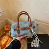 Bolso Boston de Mezclilla Texturizada de Gran Capacidad Europeo y Americano Colgante de Estrella Elegante Resistente al Desgaste Mochila de Mano Cruzada Casual Diaria