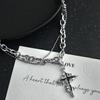 Collar de cadena cruzada negra de estilo frío con diseño de nicho para hombres y mujeres, estilo similar, cadena de cuello de alta gama, cadena de clavícula.