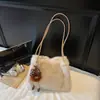 Bolso de mano de felpa de gran capacidad para mujer, nueva colección otoño 2026, bolso tote moderno y elegante, bolso de hombro esponjoso