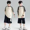 Conjunto Deportivo de Verano para Niños Bloque de Color Conjunto de Dos Piezas con Pantalones Cortos de Manga Corta para Niños de Edad Media y Mayores Moda Casual Moderna y Genial Ropa Nueva de Verano