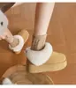 Botas de Neve Quentes com Solado Grosso, Aumento de Altura, Forradas com Lã Grossa, Femininas, Novo Estilo 2026, Sapatos Peludos de Inverno, Botas de Algodão 'Pão' do Nordeste Femininas