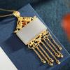 Colgante de jade hetiano natural estilo antiguo chino elegante con diseño de palacio chapado en oro de ágata vintage, cadena de clavícula para mujer